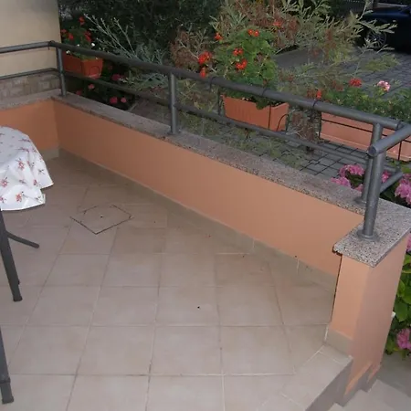 In With Balcony, Air Conditioning, Wifi 公寓 Sukošan