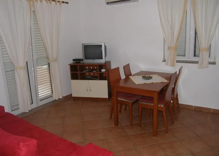 In With Balcony, Air Conditioning, Wifi *