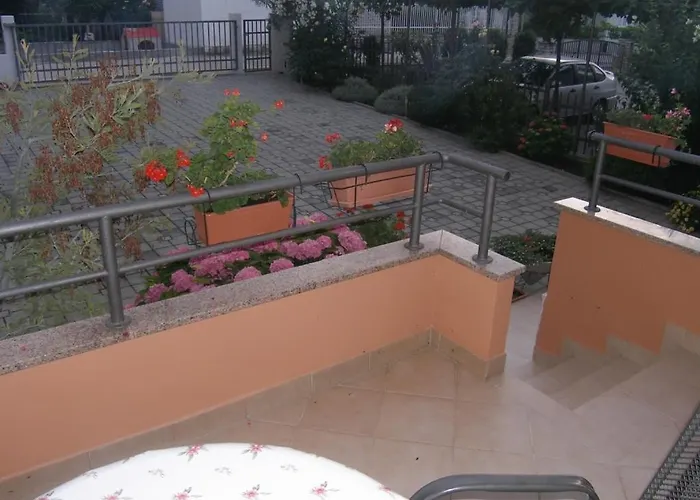 Appartement In With Balcony, Air Conditioning, Wifi
