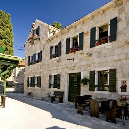 Apartment In With Balcony, Air Conditioning, Wifi